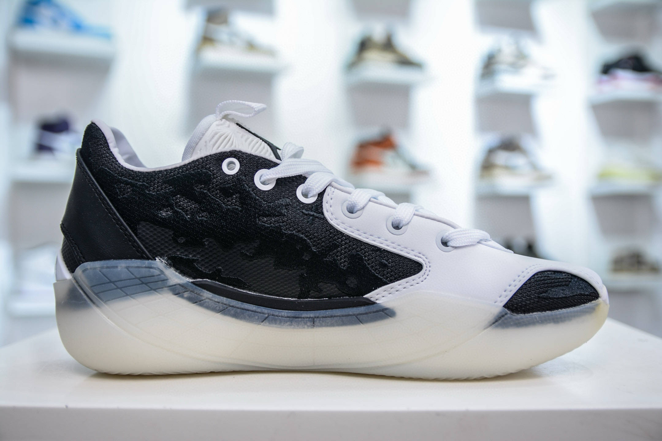 开云体育在线登录-包含体育收藏品拍卖：乔丹战靴拍出天价的词条